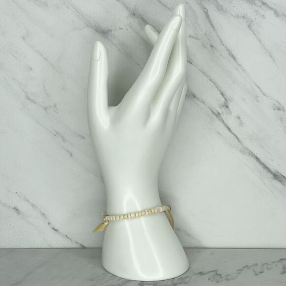 Shell Charm Beaded Stretch Bracelet - Picture 2 of 8